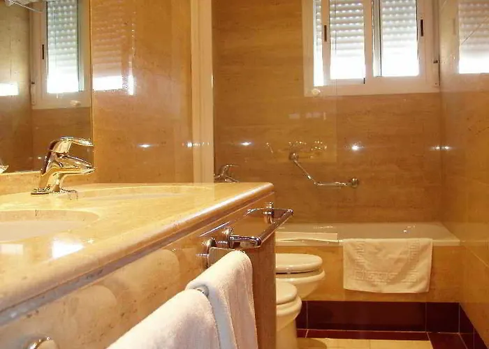 レイエス カトリコス ホテル