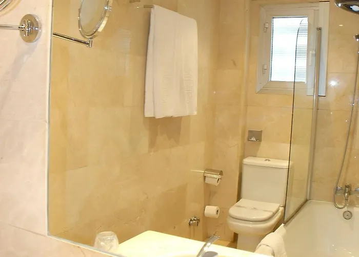 レイエス カトリコス セビリア