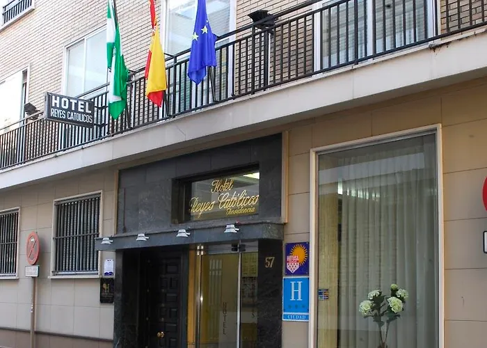 レイエス カトリコス ホテル