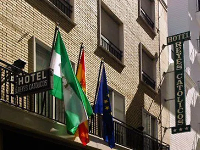 レイエス カトリコス 3*